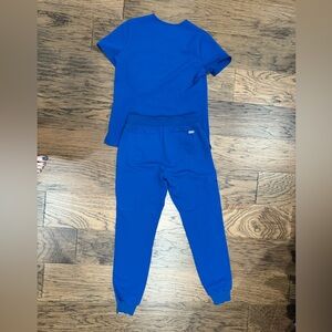 Women’s blue Figs jogger scrub set